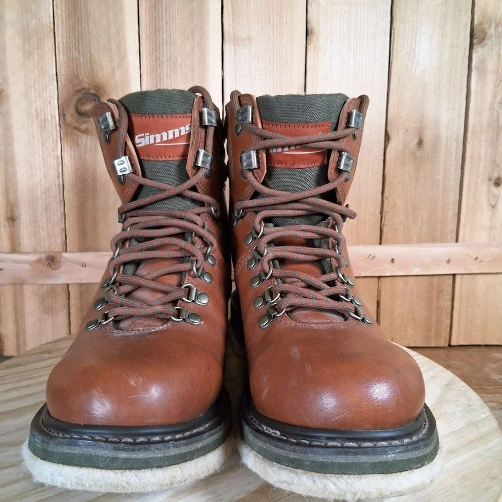 Simms Freestone Wading Boots Mens 9 Brown Leather Felt Sole Fly Fishing Non-Slip